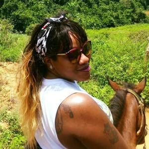 Meet your Posher, Abby